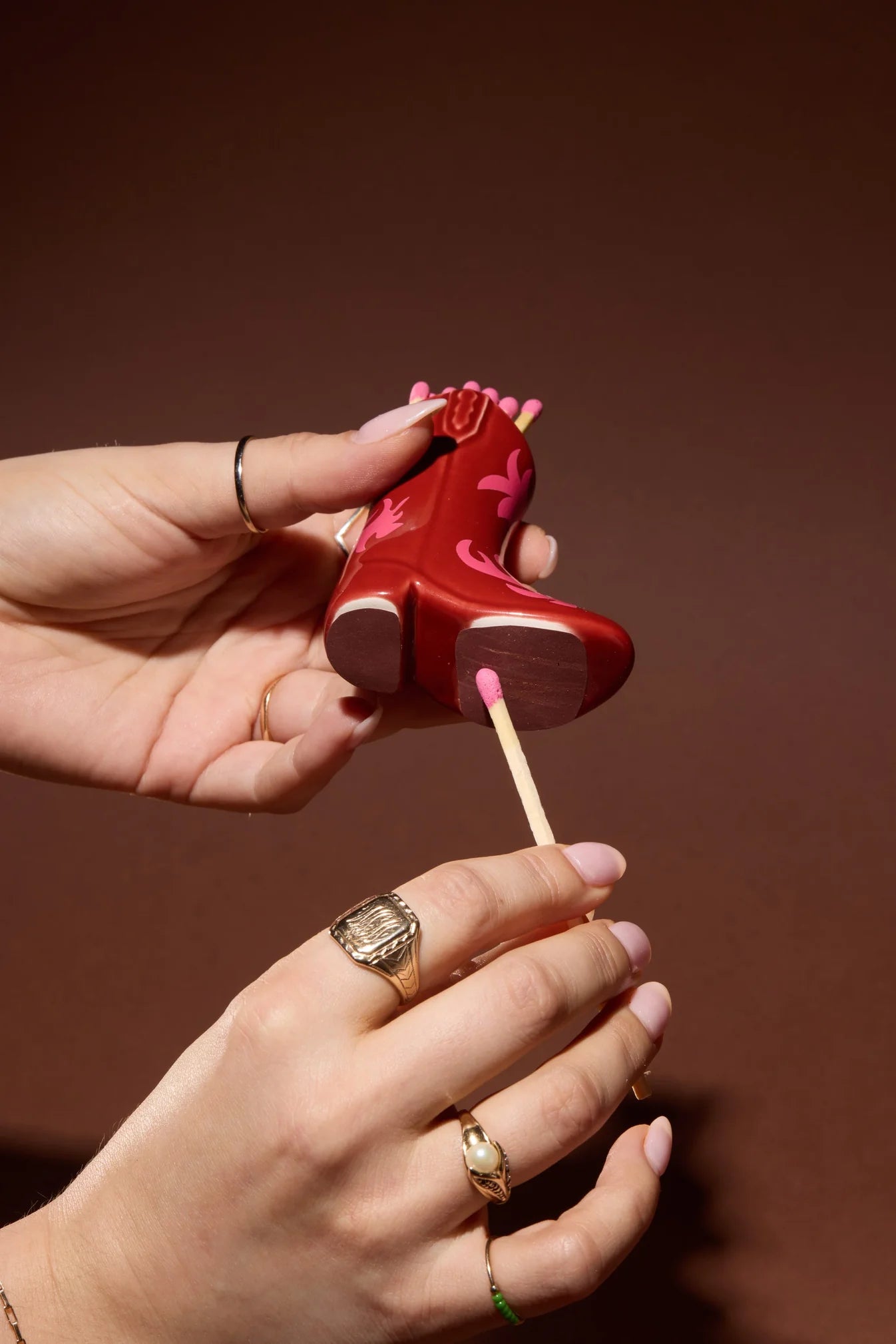 Nashville Ceramic Boot Match Holder (25 Pcs) - Red & Pink